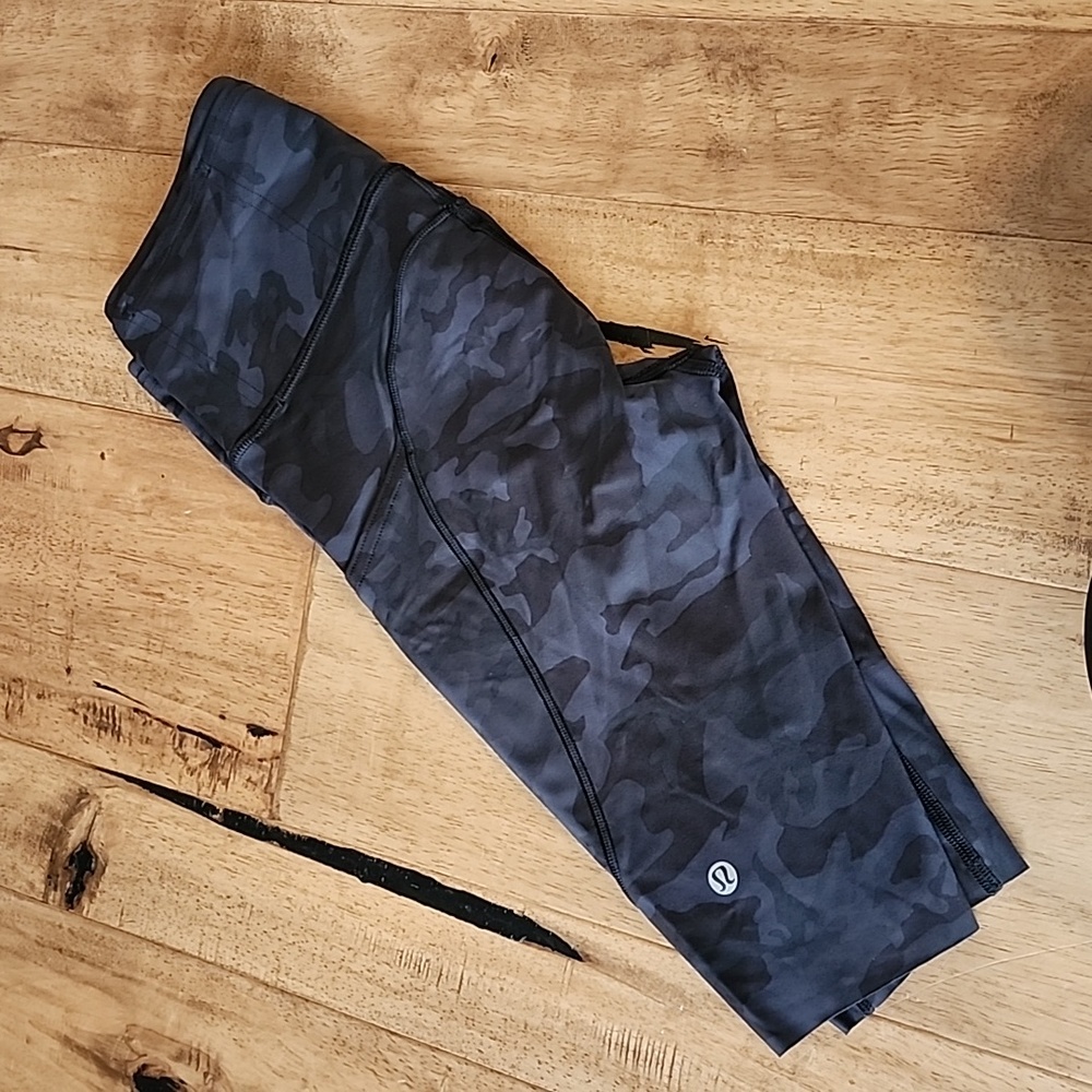 Lululemon Black Camo Rider Shorts Size 4